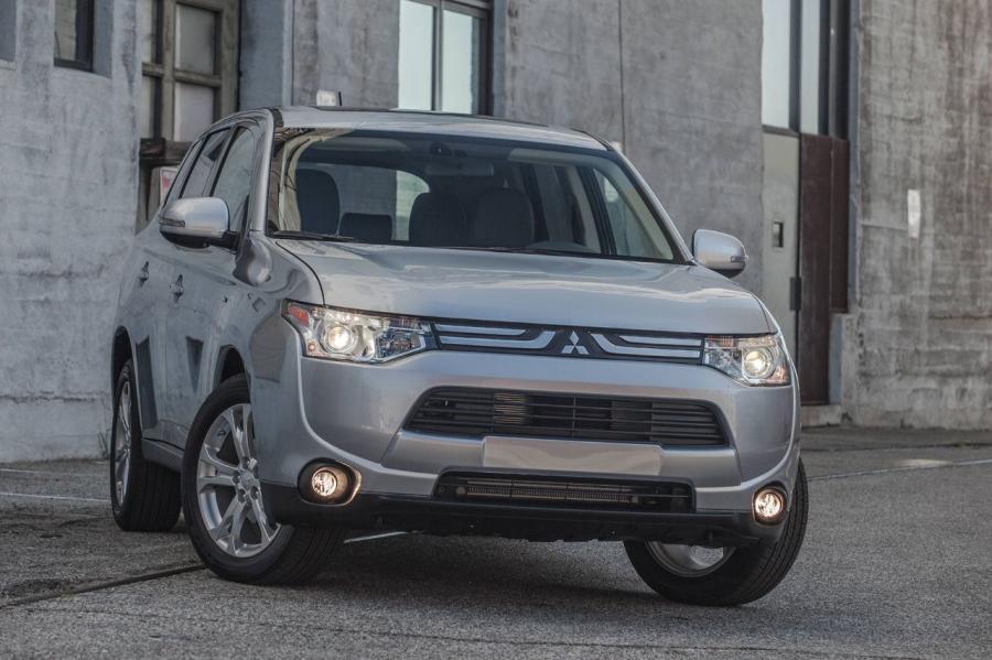  Mitsubishi Outlander 2014 года  (фото 35 из 136)